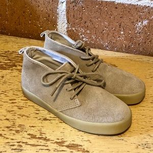 Nwot gap kids suede chukka shoes light beige sz 12